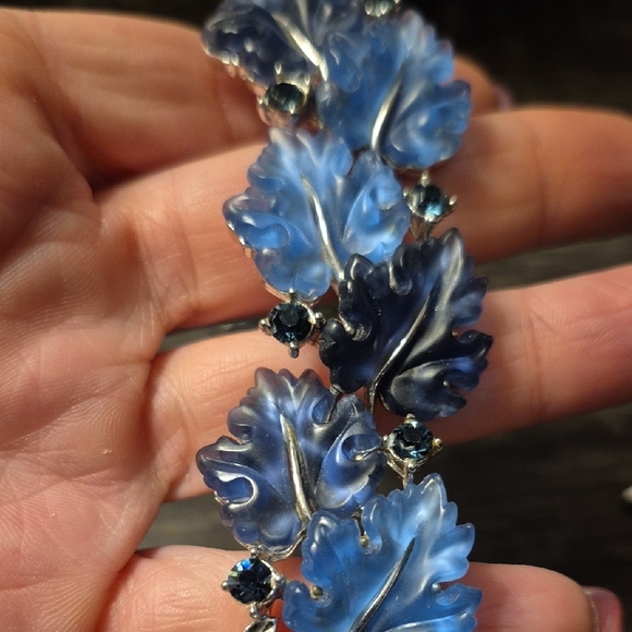 Lisner Vintage Jelly Lucite Shades Of Blue Oak Maple Leaf Bracelet Silver tone - Picture 6 of 8